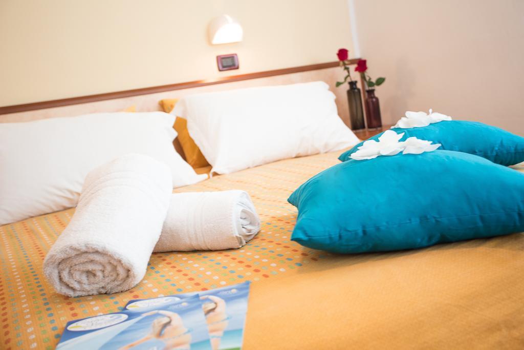 Hotel Globus Cesenatico Zimmer foto